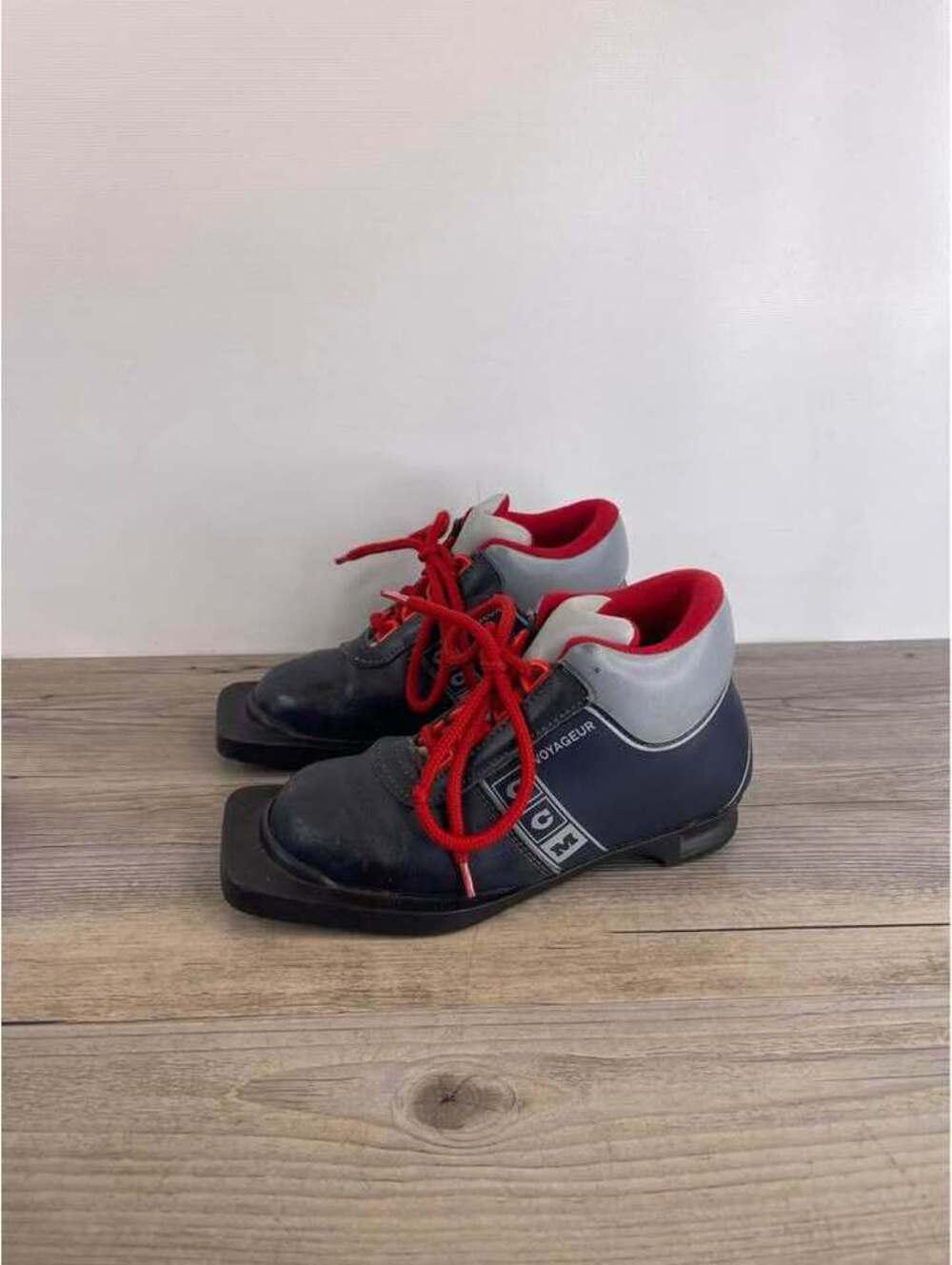 Vintage CCM Voyageur 75mm Cross-Country Ski Boots Size 32 EU 1Y